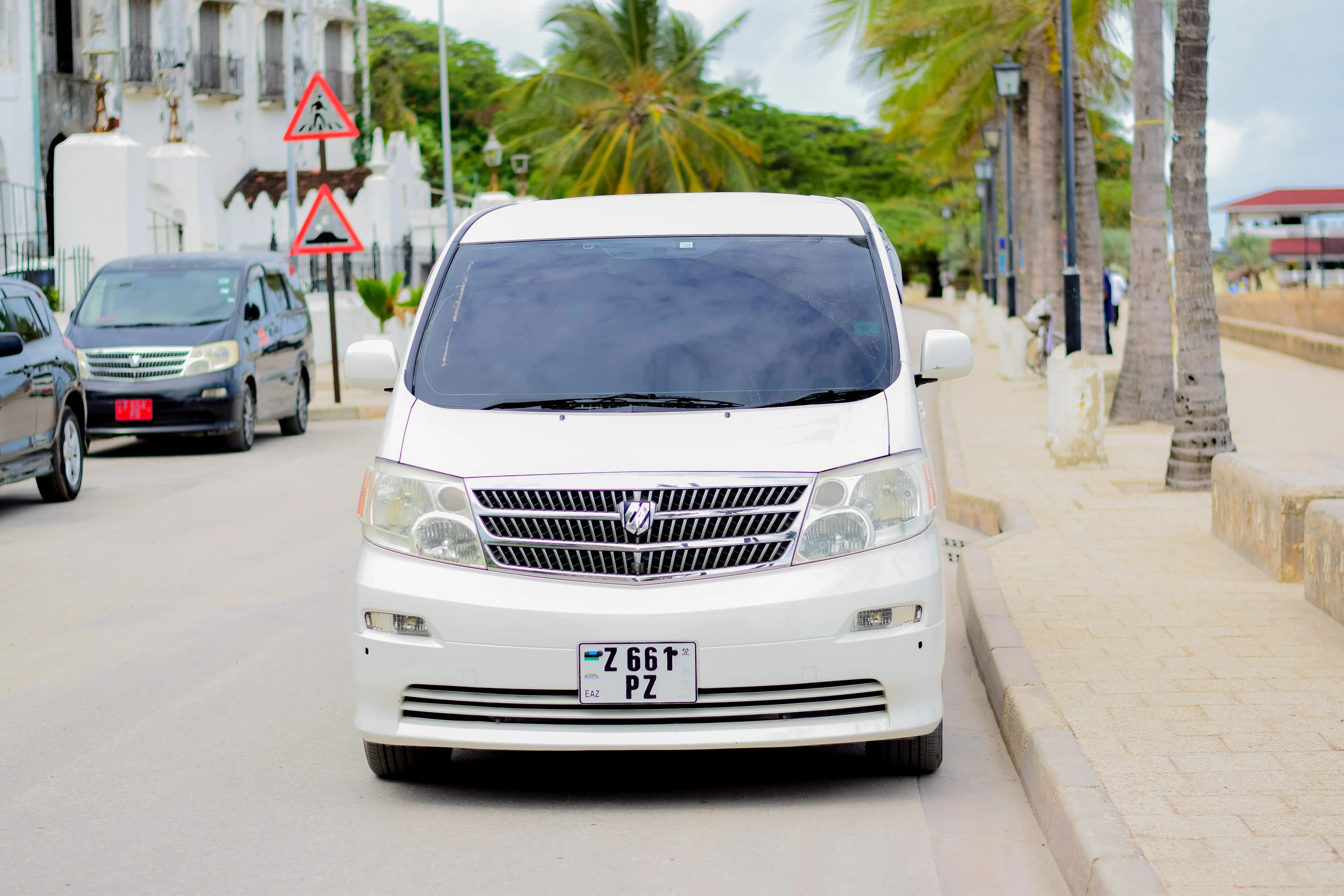 Toyota Alphard car hire Zanzibar - photo 2