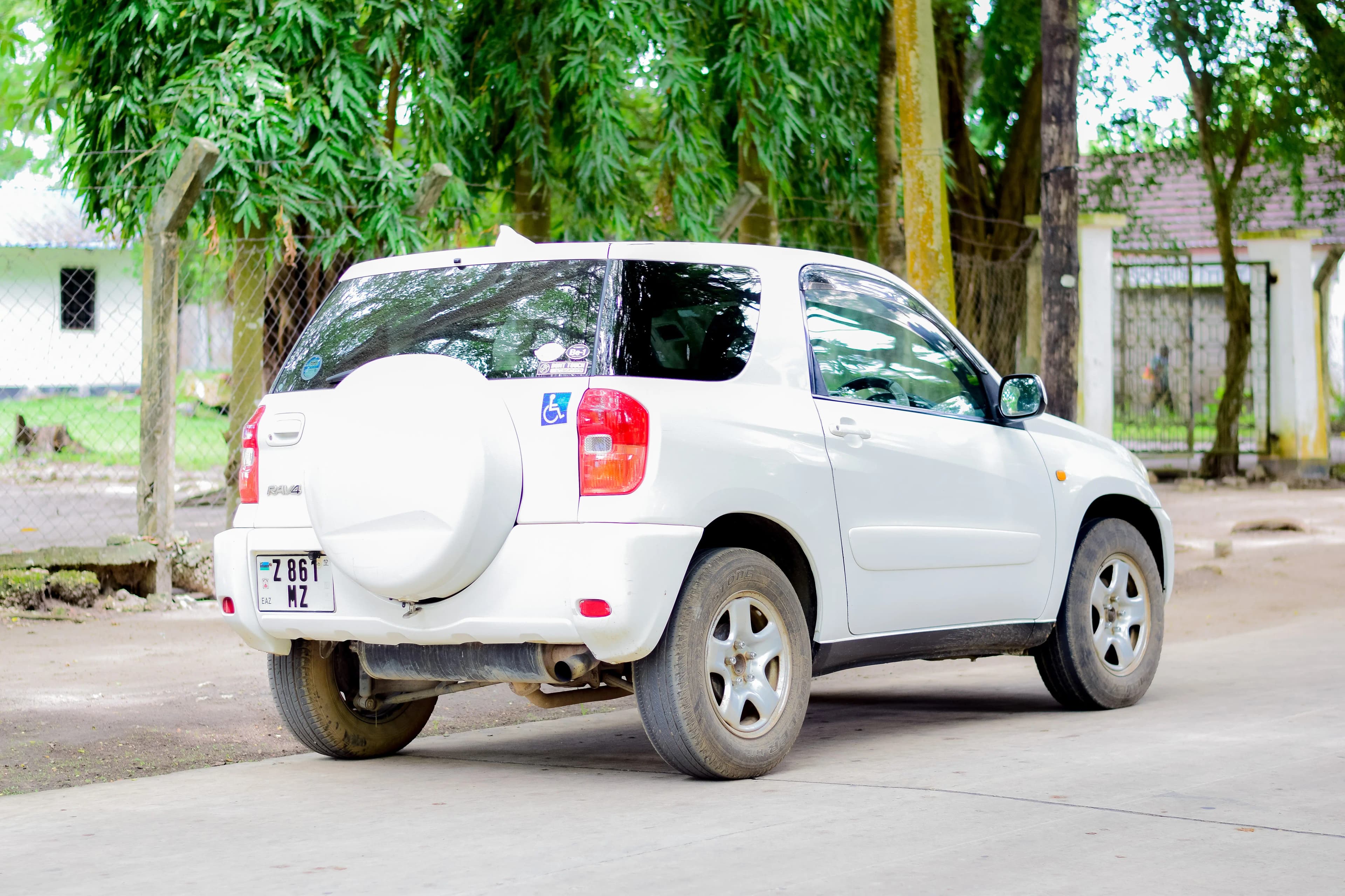 Toyota RAV4 (3-door) car hire Zanzibar - photo 2