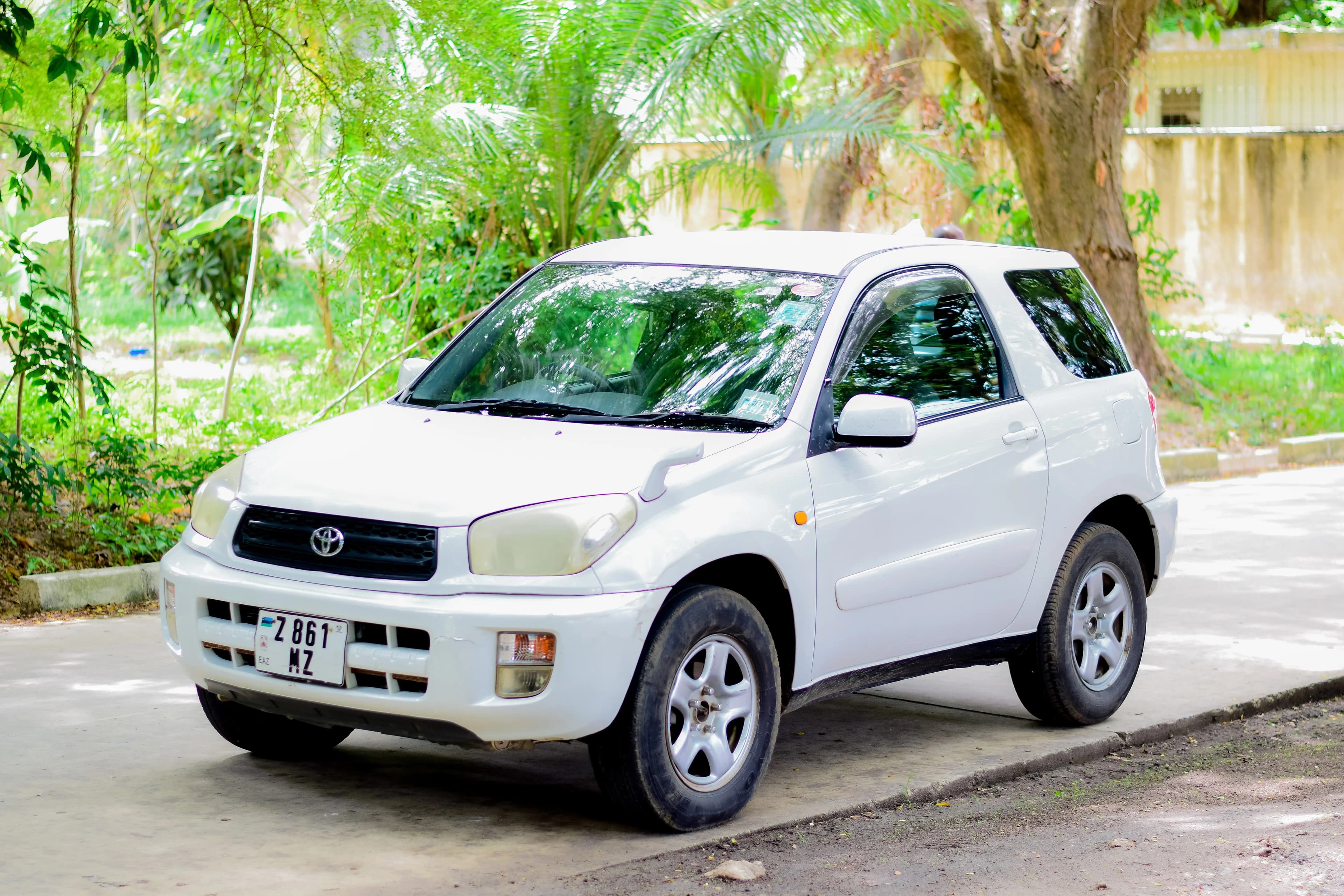 Toyota RAV4 (3-door) car hire Zanzibar - photo 3